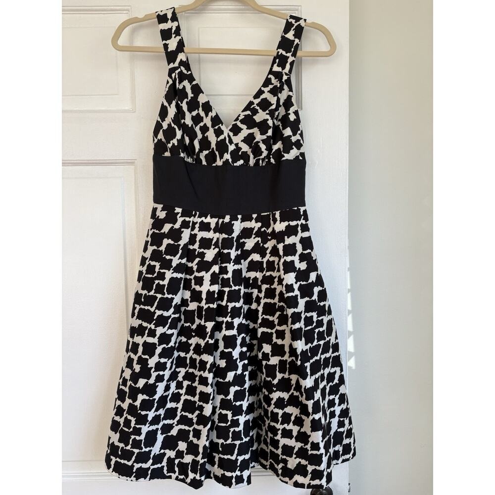White House‎ Black Market Silk Dress Black White Abstract Geometric Print Size 0